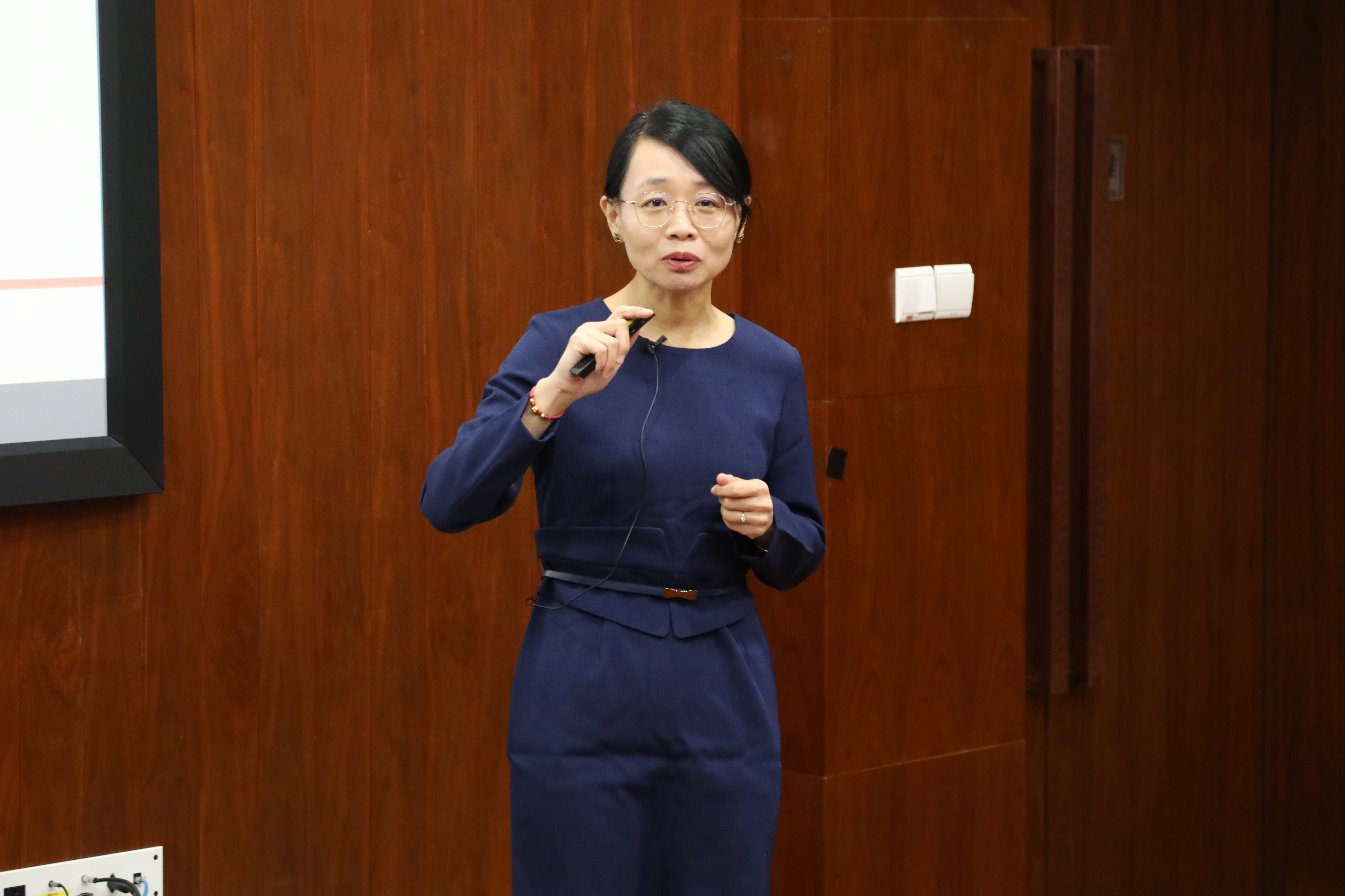 经济与工商管理学院 杨丹.jpg