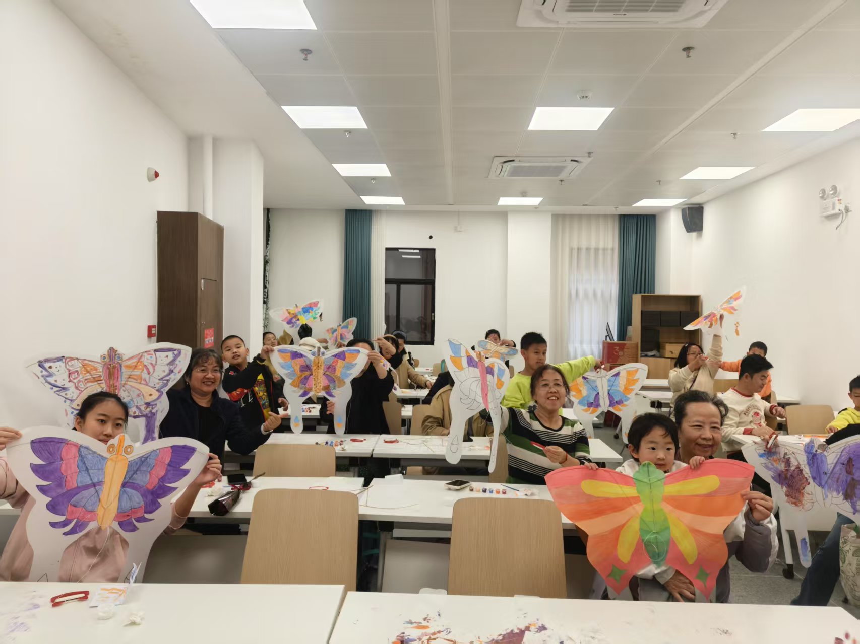 7-非遗手作：指尖技艺，传承匠心 (2).jpg