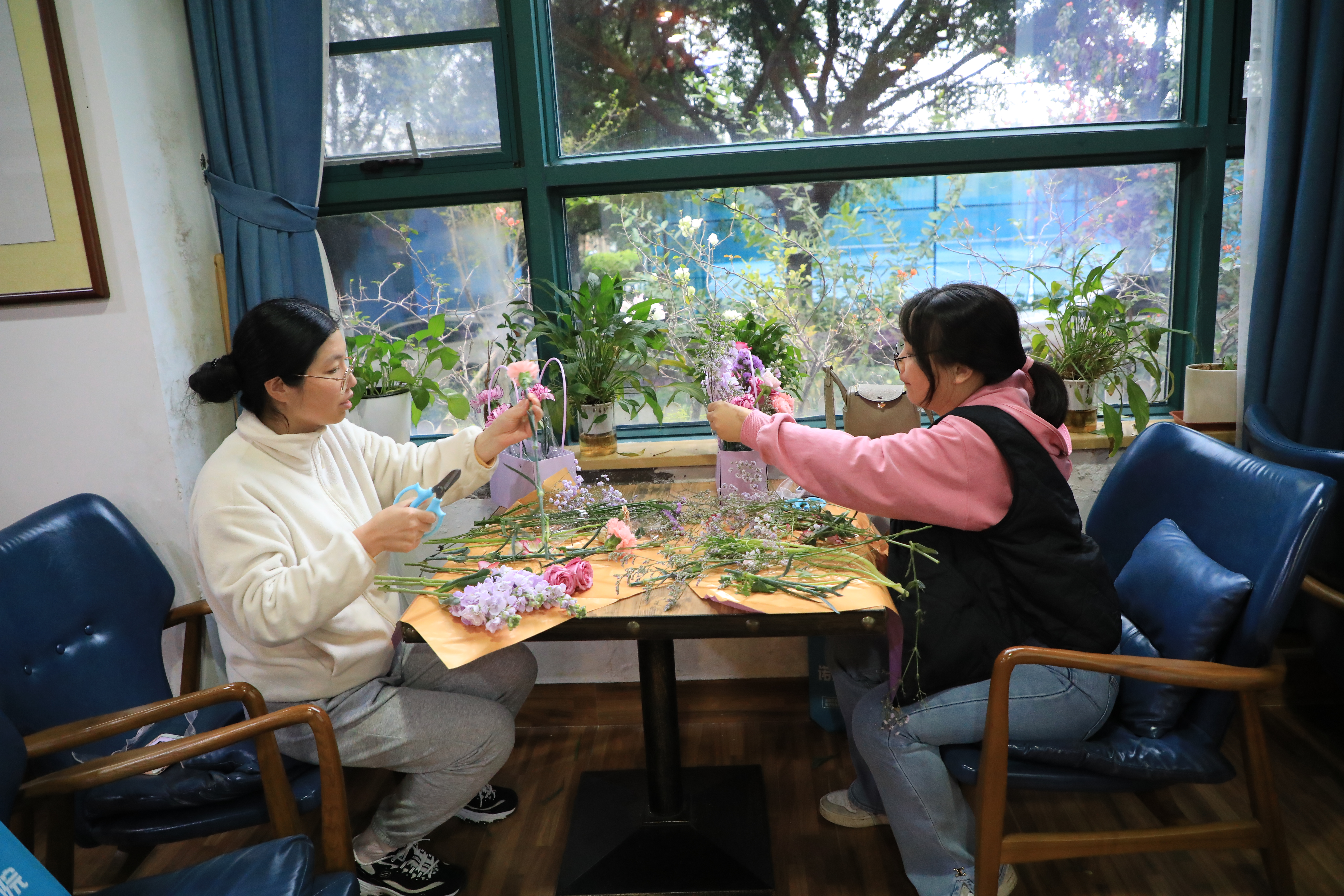 3-创意插花：以花为媒，共赴春约 (9).JPG