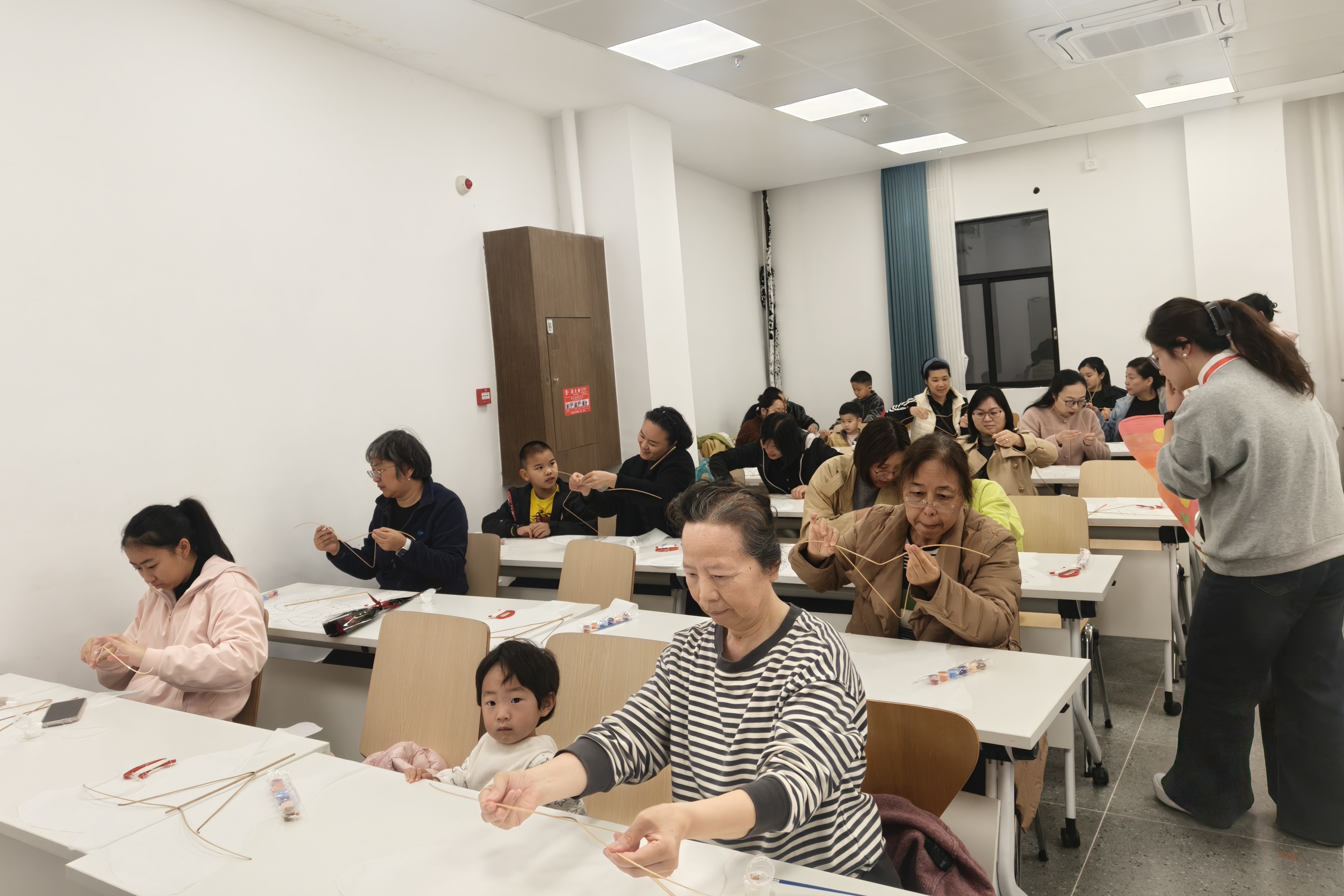 7-非遗手作：指尖技艺，传承匠心 (1).jpg