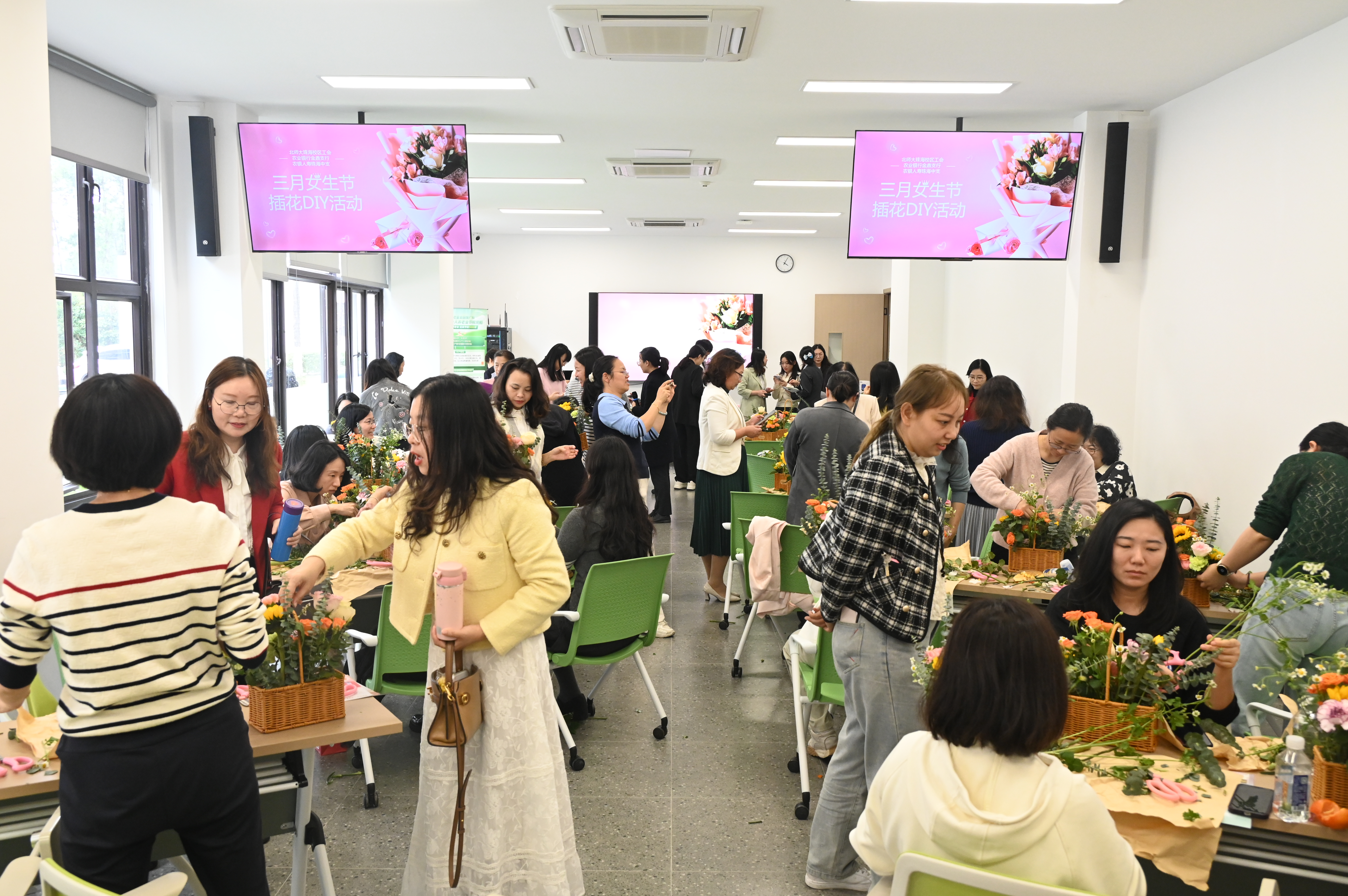 3-创意插花：以花为媒，共赴春约 (1).JPG