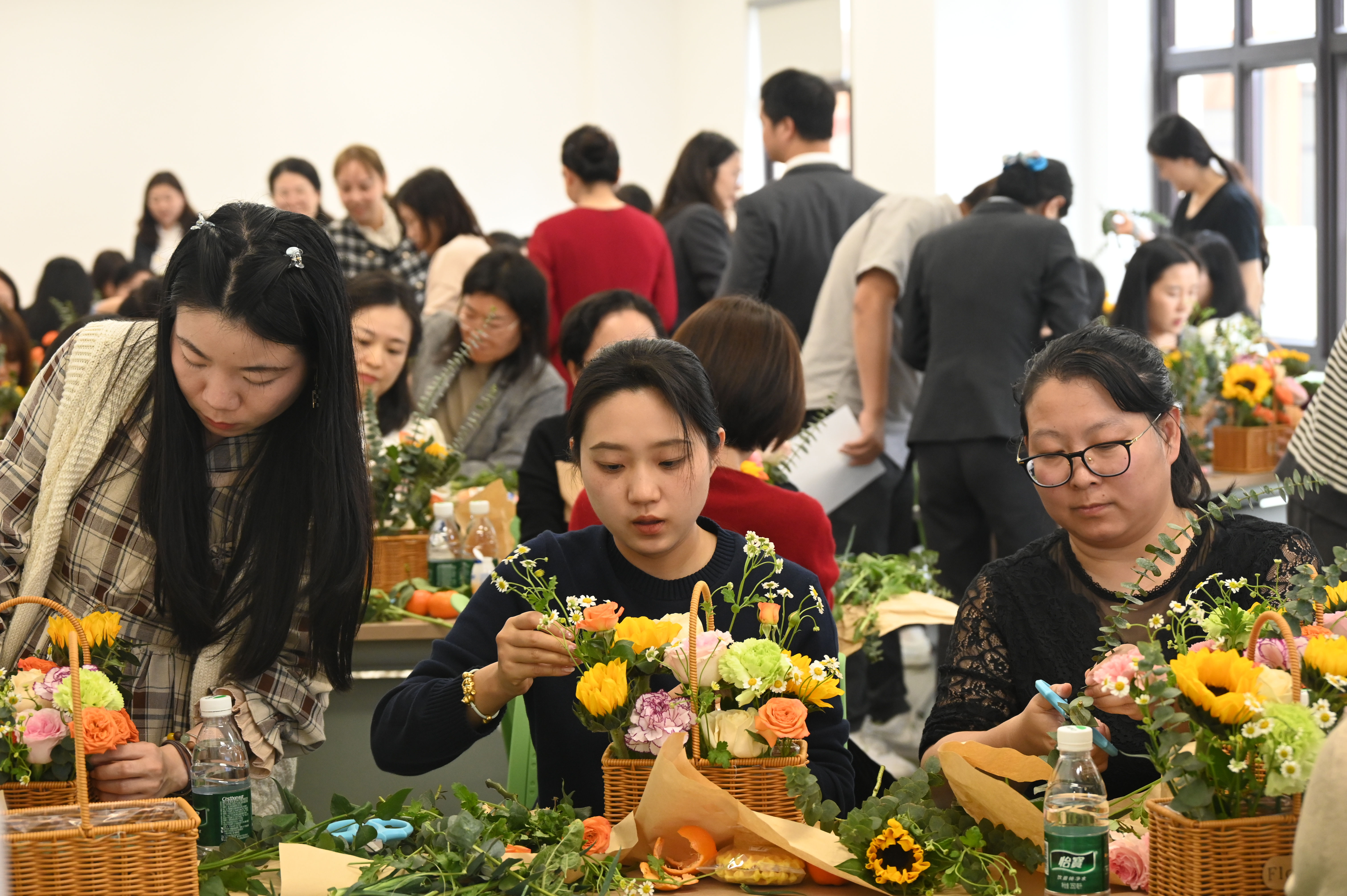 3-创意插花：以花为媒，共赴春约 (2).JPG